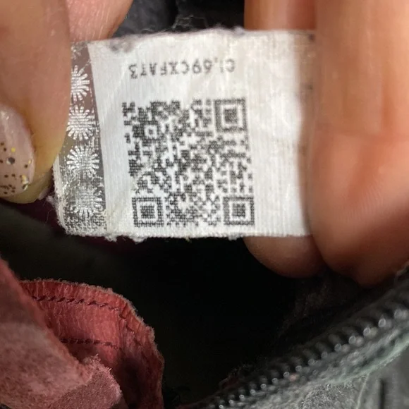 UGG WATERPROOF Fall / Winter Boot - Picture 11 of 12